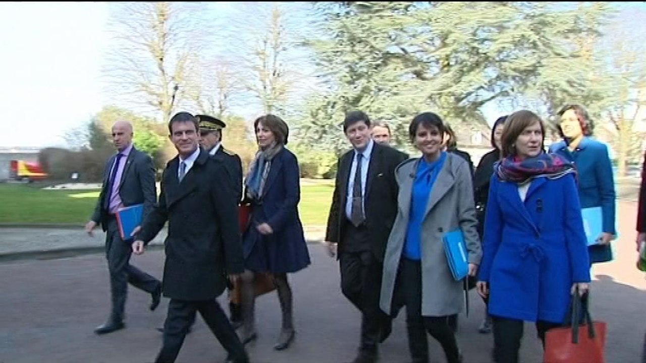 Maison de services publics, zones blanches: les mesures de Valls pour la ruralité