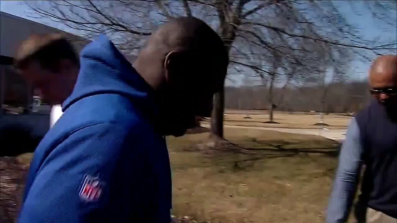 Frank Gore speaks after signing with Colts