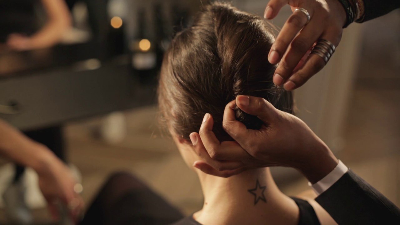 Comment faire un chignon banane ? - tuto coiffure