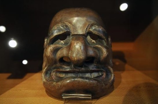 Le masque japonais sosie de Jacques Chirac - ZAPPING ACTU HEBDO DU 14/03/2015