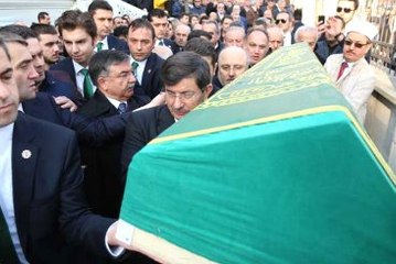 Başbakan Davutoğlu, Yakın Arkadaşının Tabutunu Taşıdı