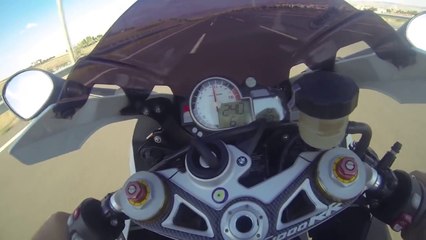 Un motard à 322 km/h sans protections! BMW S1000RR