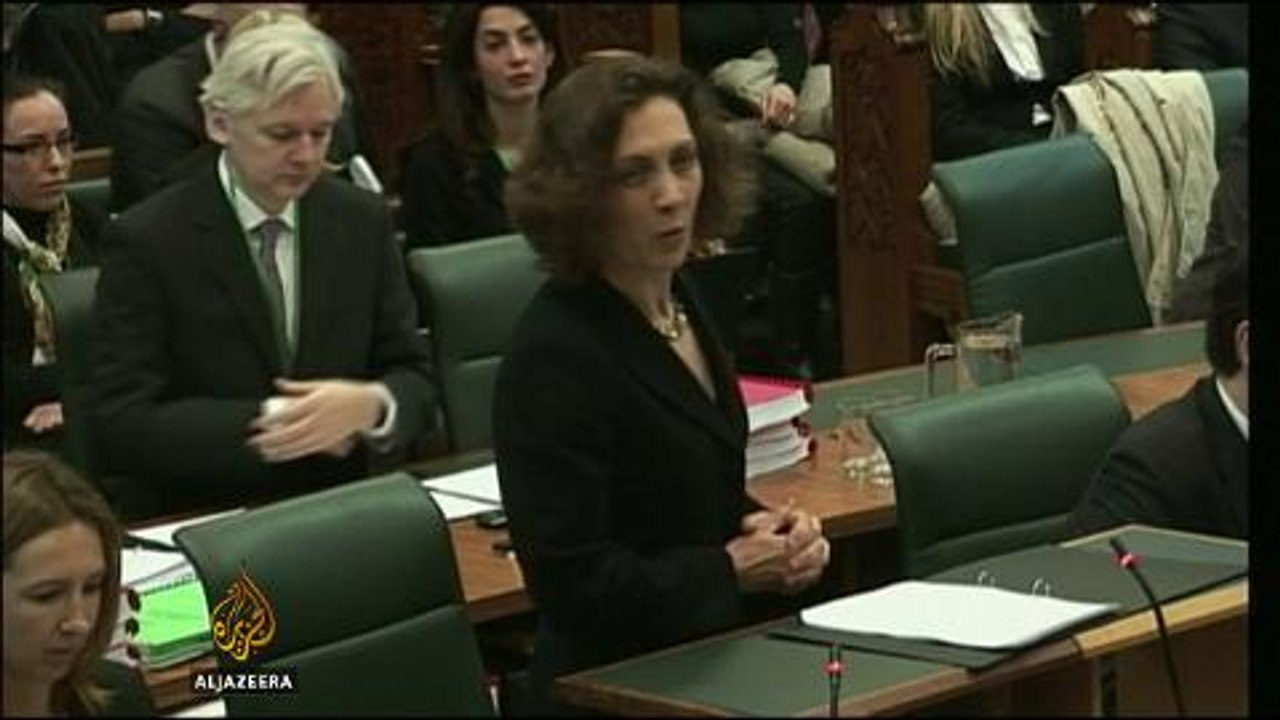 Swedish prosecutors offer to question Assange in London