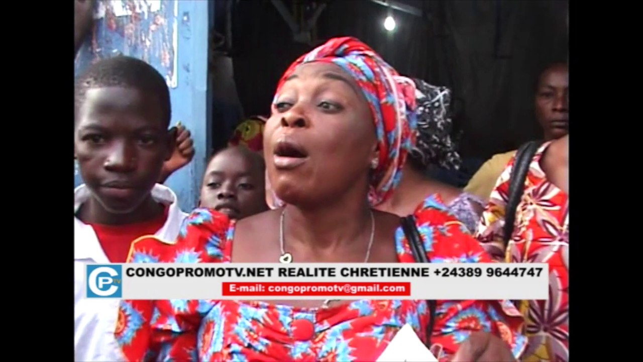 Kuluna na eglise Past Moise Mbiye abengani moko na bakambi po Fr Paul ateyaki na eglise naye somo