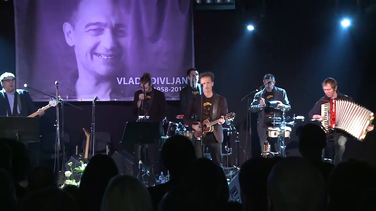 Prijatelji sviraju u čast Vladi Divljanu (720p)