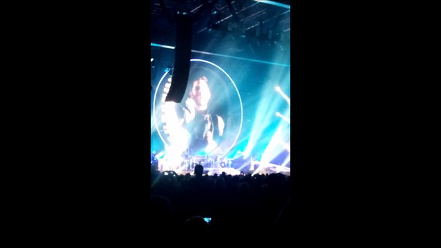 queen and adam lambert live (under pressure)