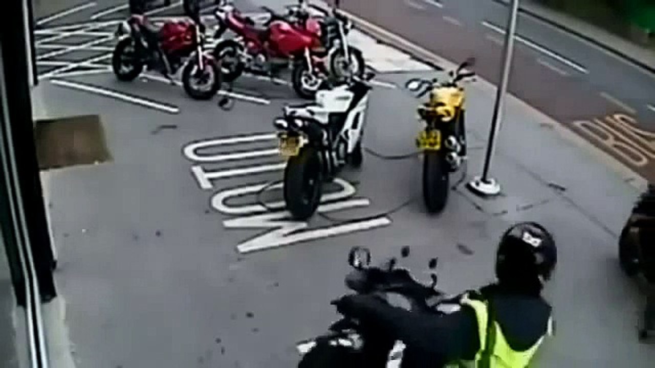 LADRÃO TENTA ROUBAR R1 E SE DA MAL 05 02 15