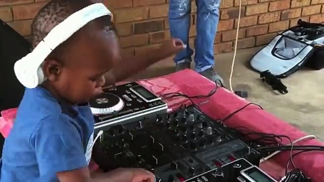 En küçük DJ