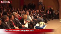 'Oğlun çatır çatır öpüşüyor anne'