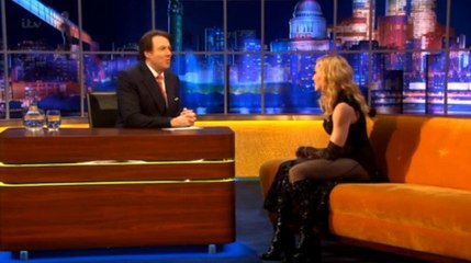 Madonna “couldn’t help” flashing her butt on the red carpet