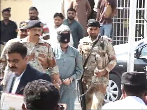 MQM ke rahnuma Amir Khan ko ATC Ki Adalat me Ankho pe pati or hatkari Dal ke pesh kia gia jaise jangi mujrim hon ya adi mujrim