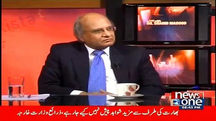 Dr. Shahid Masood Telling A Story