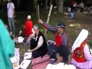 Mençe başında piknik.  Mehmet Enişte..  Diğerleri...