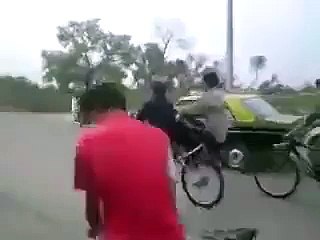 Dangerous Wheeling without Tyres in Pakistan Must Watch this funny clips