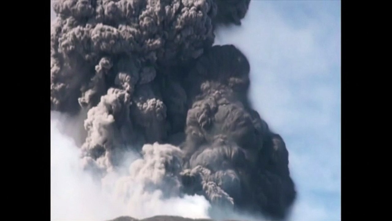 Impressionnante éruption du volcan Turrialba au Costa Rica