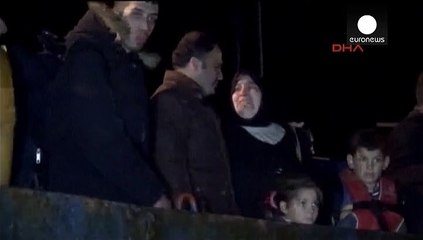 Çanakkale Boğazı'ndaki kaçak göçmen gemisi ateş açılarak durdurulabildi