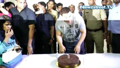 Aamir Khan celebrates pre birthday with media