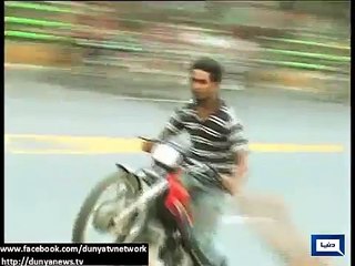 PAKISTANI Naked One-Wheeling on the lahore road