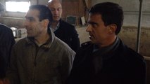 Manuel Valls visite l'élevage de porcs de Yohann Le Corguillé