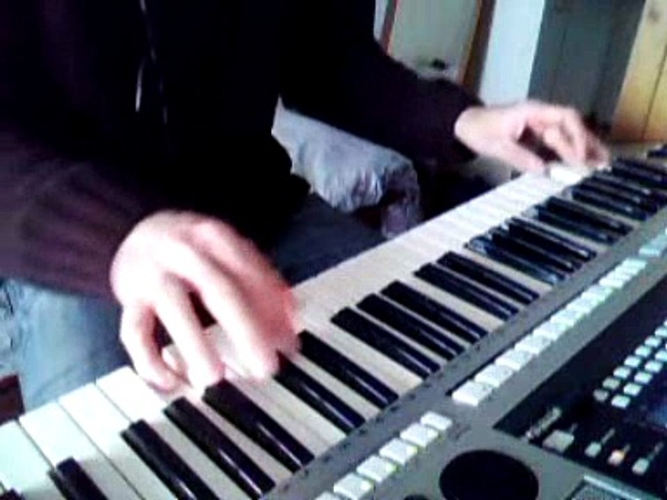 uncover de Zara Larsson ( extrait cover  sur yamaha psr S710 )