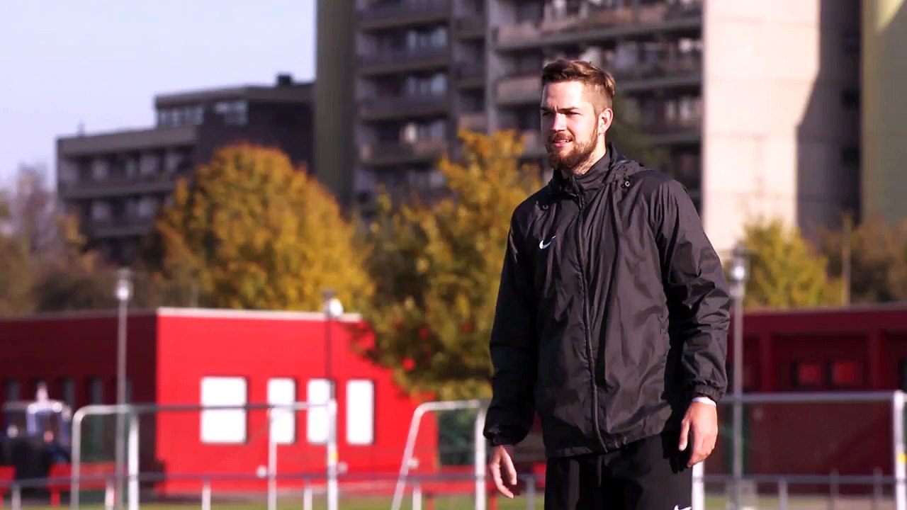 How to Shoot a Perfect Volley - Football Soccer Tutorial by freekickerz