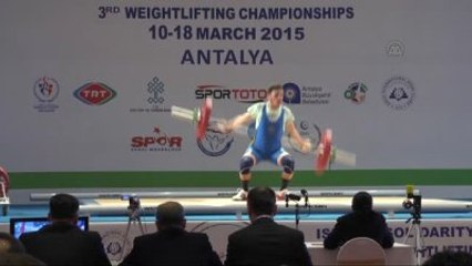 Halterde Sezer'e Altın Madalya