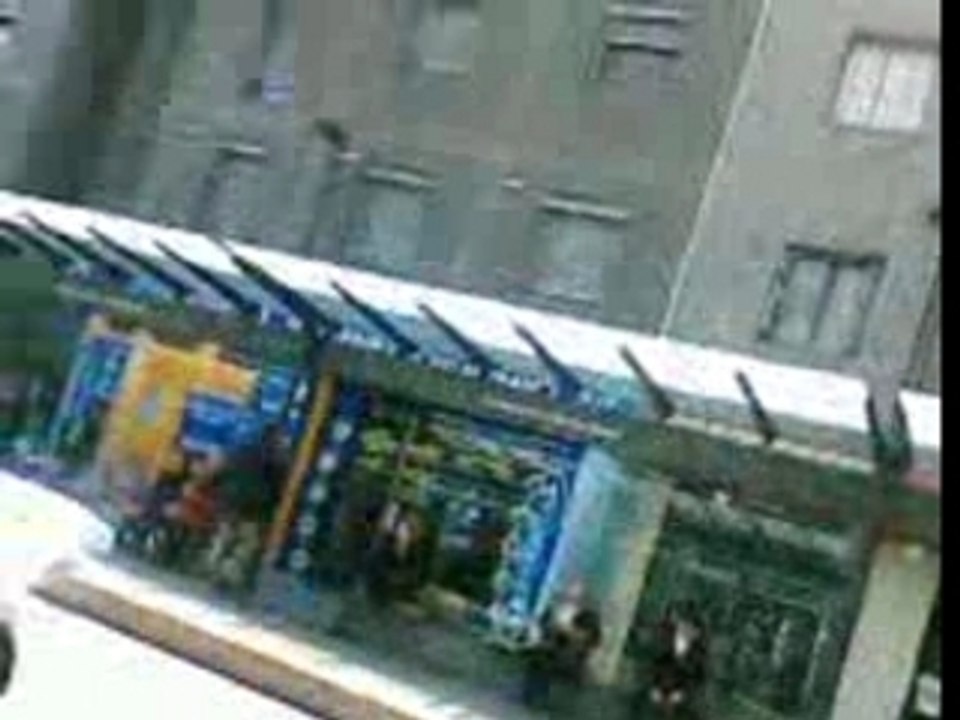 un mec débile a lyon