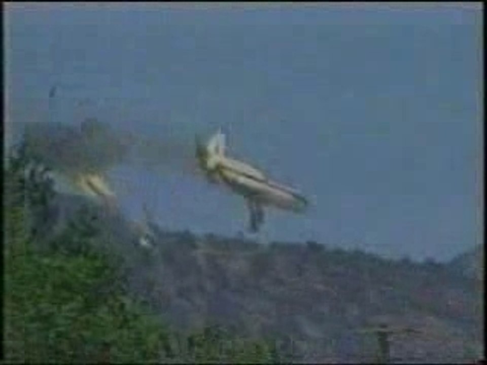 EXPLOSION D' UN CANADAIR C 130