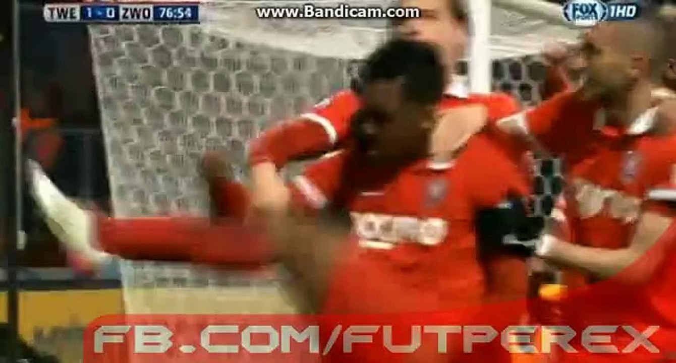 Renato Tapia marcó de cabeza su segundo gol ofi...