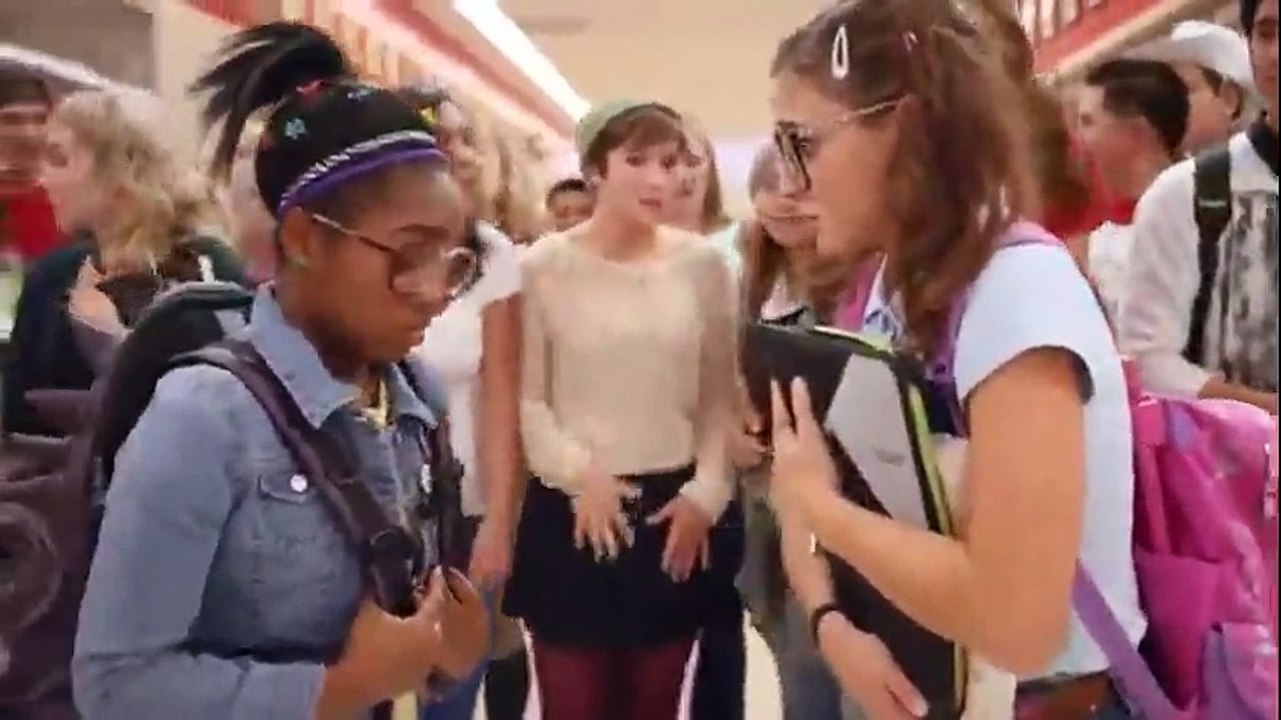 High School Dance Battle - Geeks vs. Cool Kids