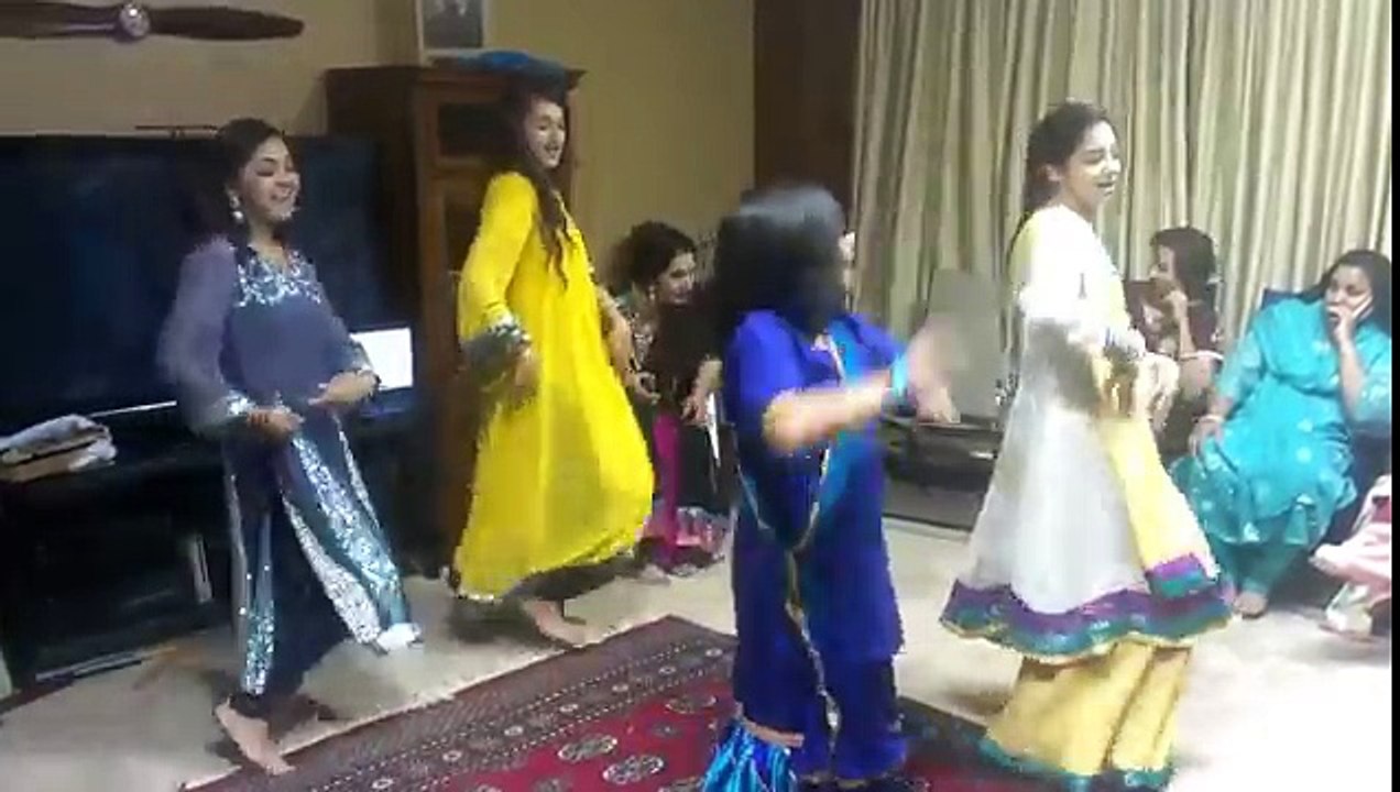 Marym Dance On Mehndi