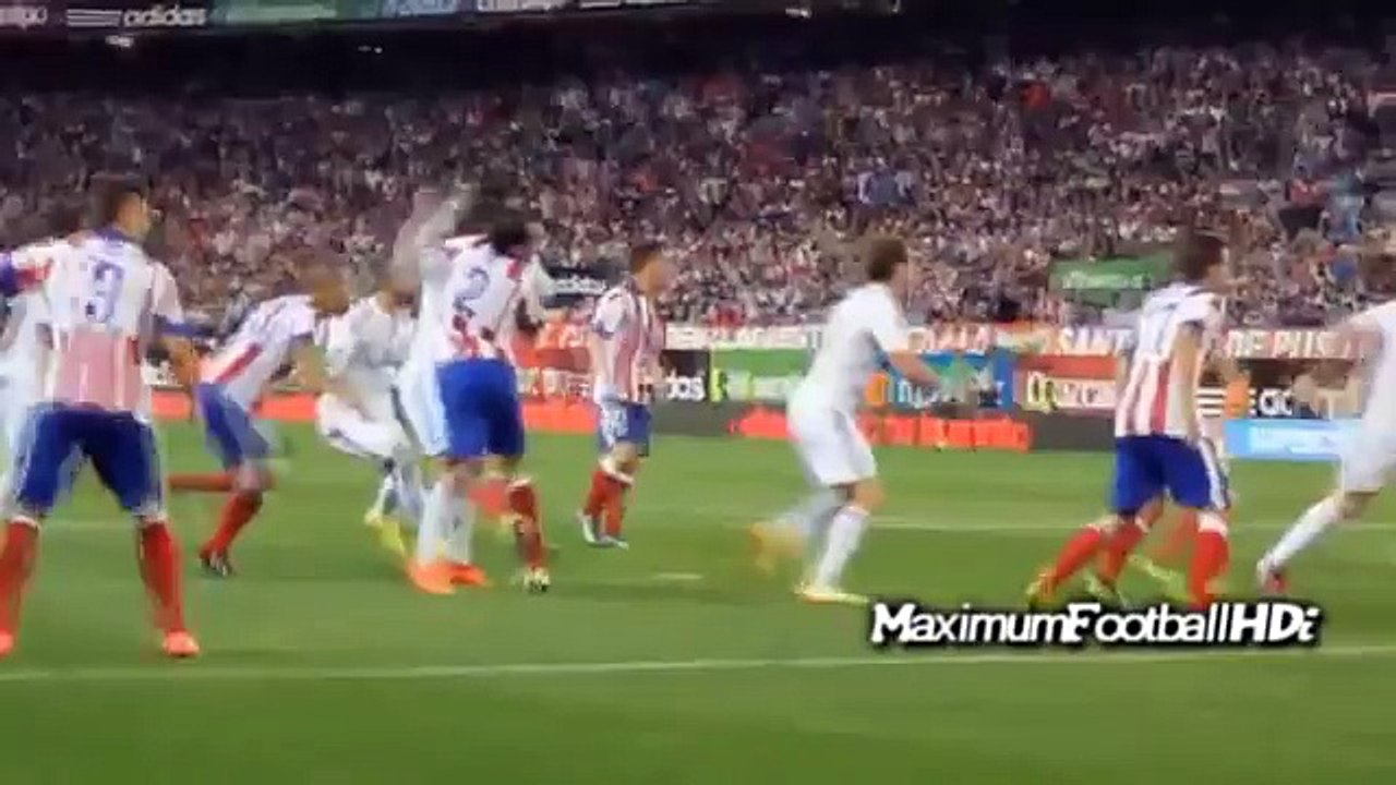 Cristiano Ronaldo Punches vs Diego Godin - Atletico Madrid vs Real Madrid 2014