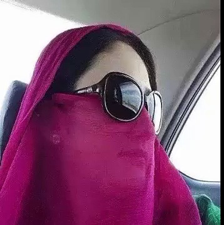 میرے کندھے پر سر رکھ