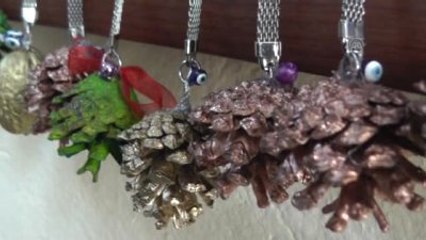 Çam Kozalakları Ev Kadınlarının Ellerinde Şekilleniyor