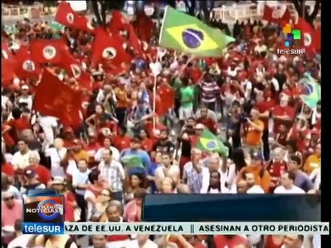 Brasileños se manifiestan en defensa de Petrobras