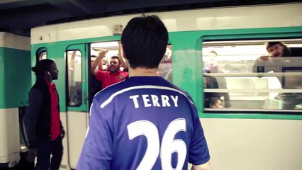 Des supporters du PSG parodient l’incident raciste du métro