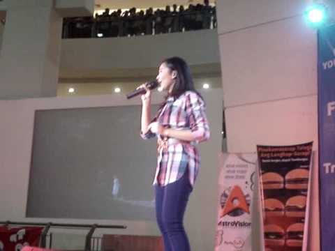 Sarah Geronimo in Trinoma Mall Show (Feb 23)