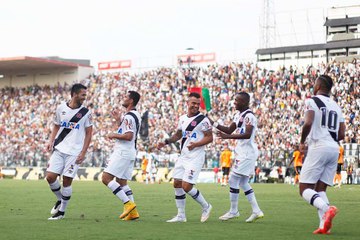 Vasco faz cinco e massacra o Nova Iguaçu em casa