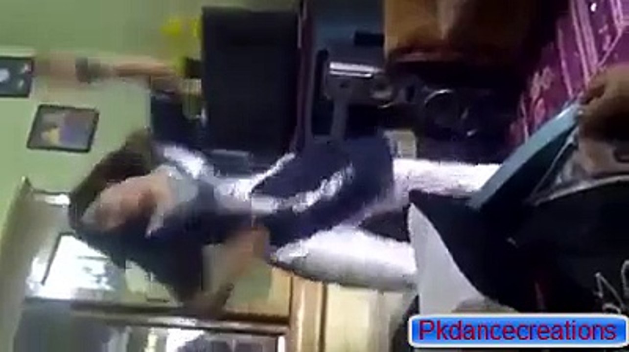 Cute Girl Dance On Pashto Song