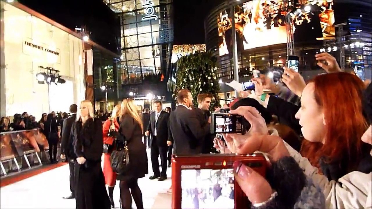 Robert Pattinson Breaking Dawn Premiere London 22/11/2011