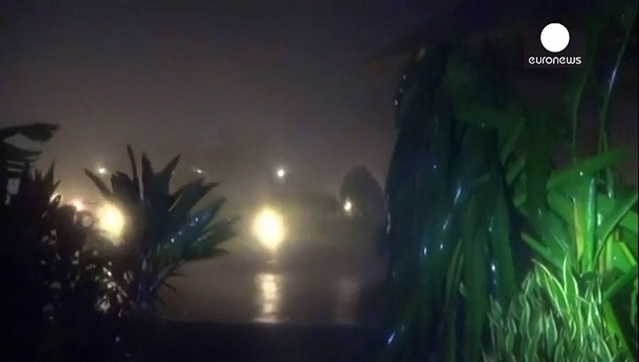 Tiny Pacific Vanuatu cleans up after devastating Cyclone Pam