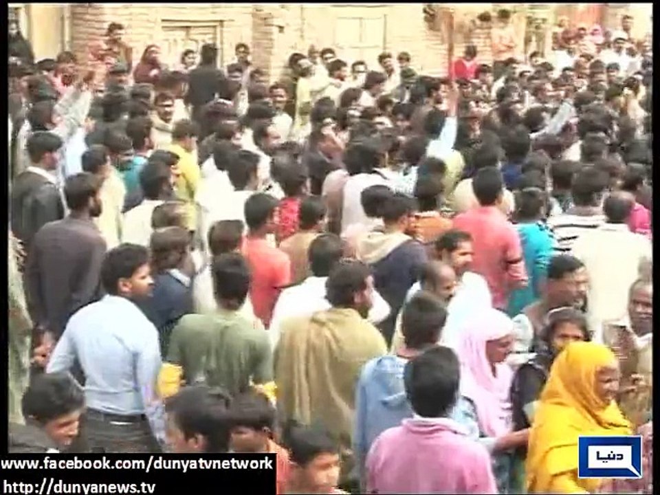 Dunya News - LAHORE: Christian community blocks Ferozepur Road in protest