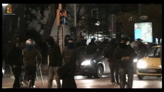 Napoli-Dinamo Mosca, scontri al San Paolo: un arresto e tre denunce -2- (14.03.15)