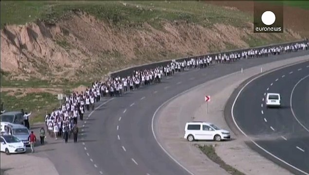 Turkish Kurds rally and call for Ocalan to be freed