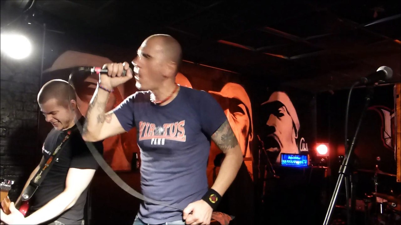 LOS FASTIDIOS au MOLOTOV - antifa boxer (live)