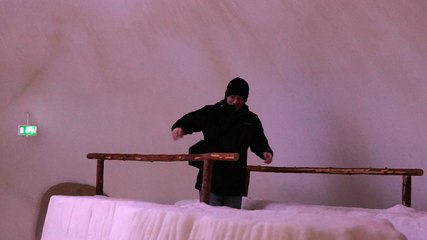 Ice Sliding (Thomas)