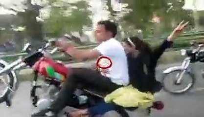 One wheeling with girl lahore canal road - beautyfull and cute girl wheeling - HDEntertainment