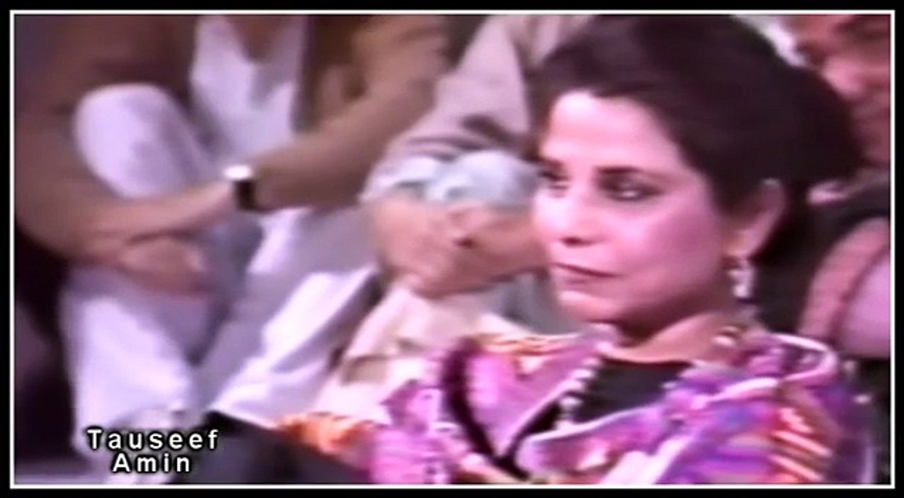 Pathanay KhaN sings Khawaja Ghulam Farid- Meda ishaq vii tooN (with lyrics)