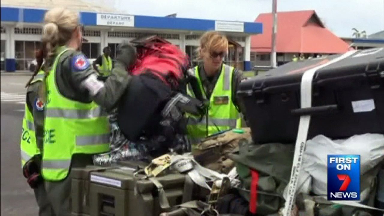 Cyclone Pam: First aid workers arrive in devast...