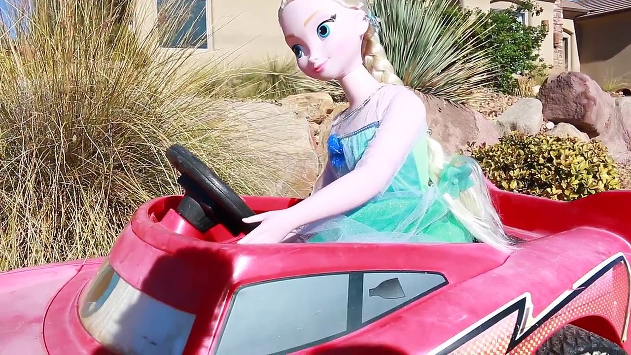 Frozen My Size Elsa DRIVES McQuuen Power Wheels Car CRASH Giant Disney Queen Elsa Crashes Toy Video